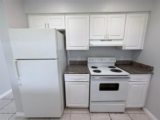 Building Photo - 230 SW 11th Ave