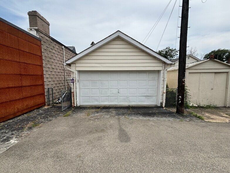2 car garage - 166 Southern Ave
