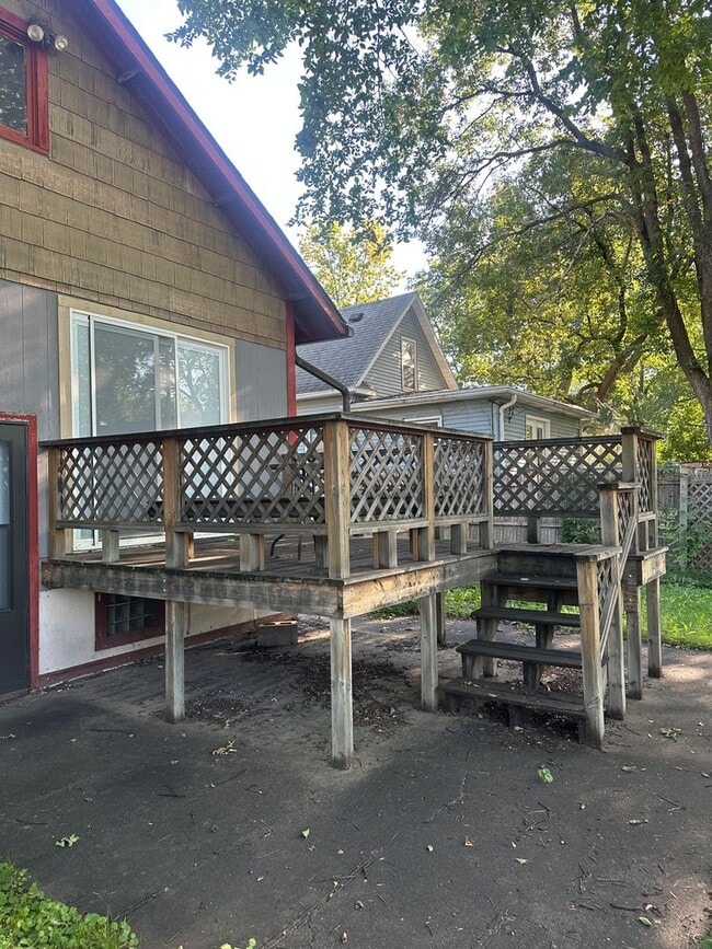 Building Photo - RENOVATED 2 BEDROOM HOME  -  PETS WELCOME ...