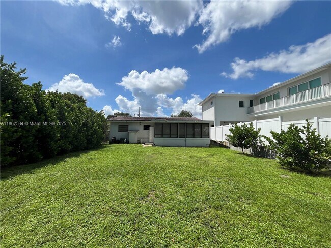 Building Photo - 6345 SW 35th St