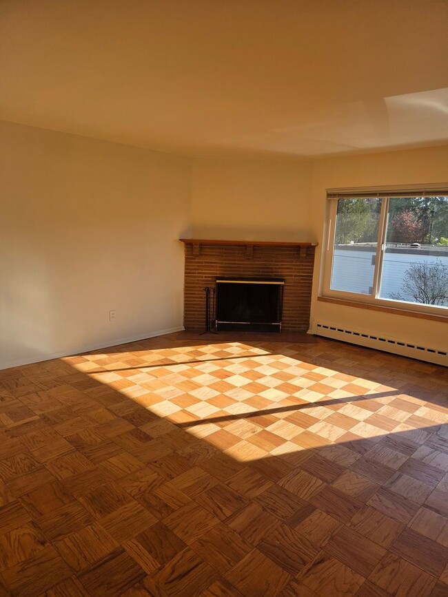 Building Photo - Jenola Court