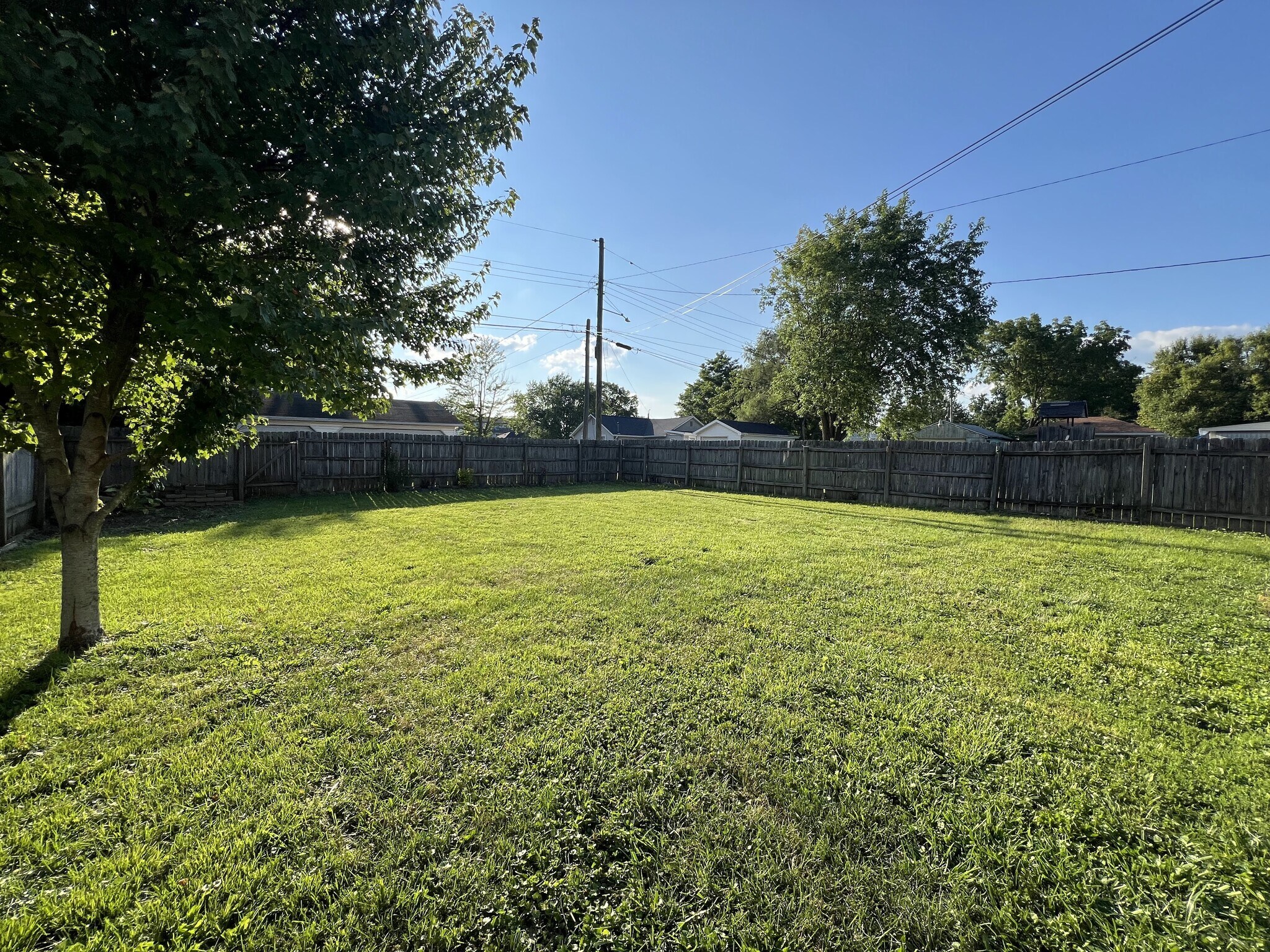 Building Photo - 2021 N Maplewood Ave