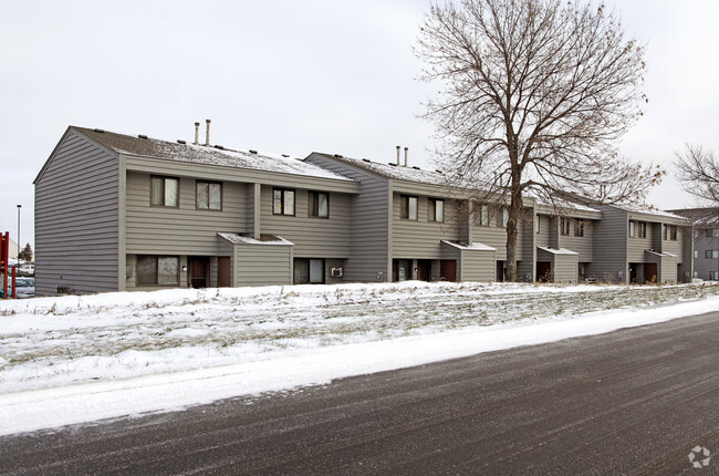 Primary Photo - Lakeside Apartments
