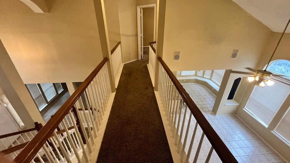 Building Photo - 1306 Hillcrest Dr