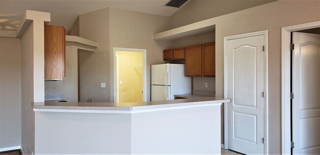 Building Photo - ~ 3/2 ~ Louisa Pointe ~ Crenshaw Circle ~ ...