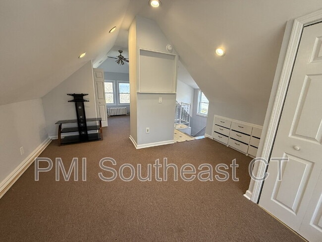 Building Photo - 86 School St