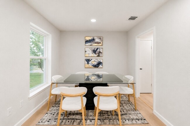 Building Photo - 12703 Redfern Dr