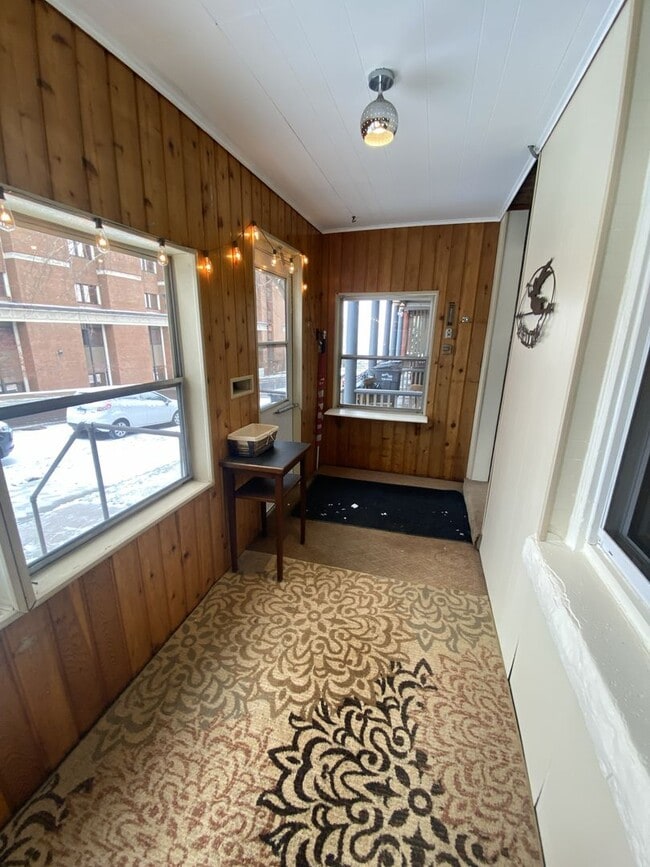 Building Photo - 125 N 9th Ave E