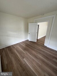 Building Photo - 528 E Mulberry St