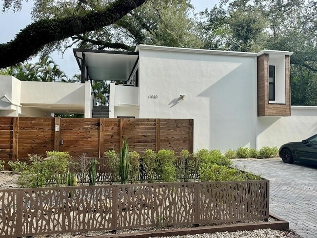 Building Photo - 1415 SW 9th St