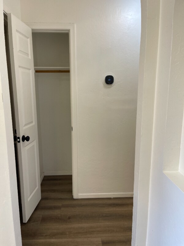 Building Photo - 515 E 6th St