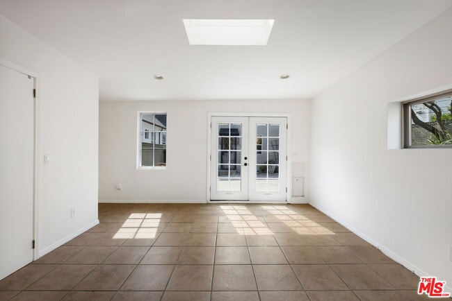 Building Photo - 3659 Glenfeliz Blvd