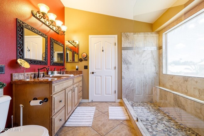 Building Photo - 1431 E Century Ave