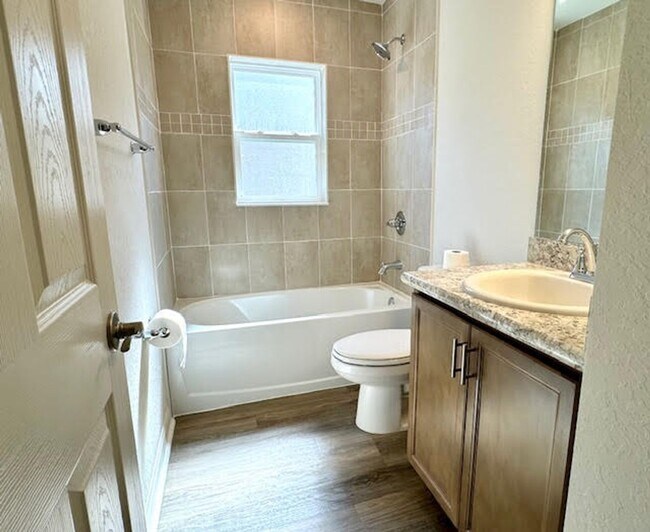 Building Photo - 4 Bedroom 2 Bathroom House for Rent in Ast...