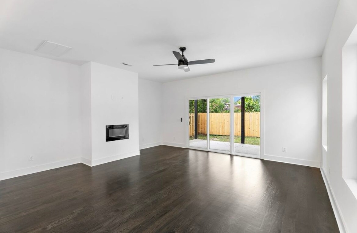 Building Photo - 2142 18th Ave N