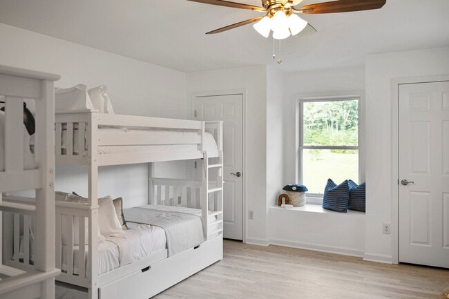 Building Photo - 163 Silver Lake Rd