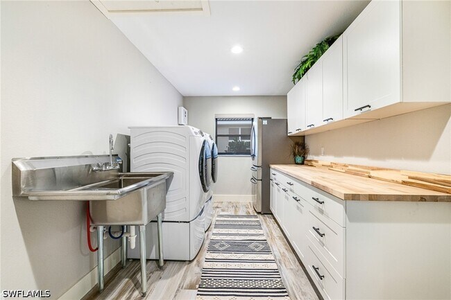 Building Photo - 1911 SE 32nd Terrace