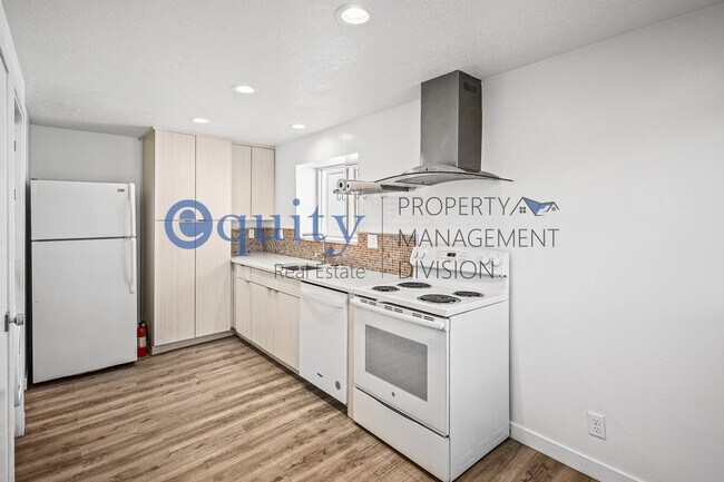 Building Photo - 311-3360 3360 S