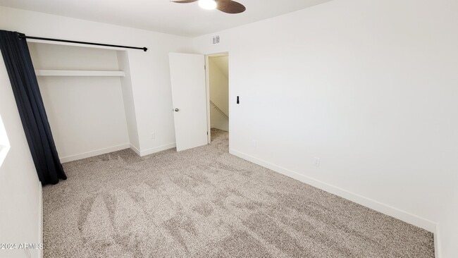 Building Photo - 6203 E Glencove St