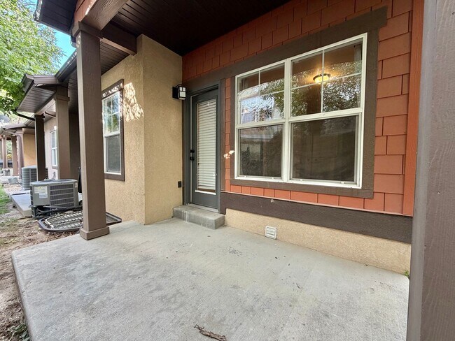 Building Photo - 14791 S Chandlerpoint Way