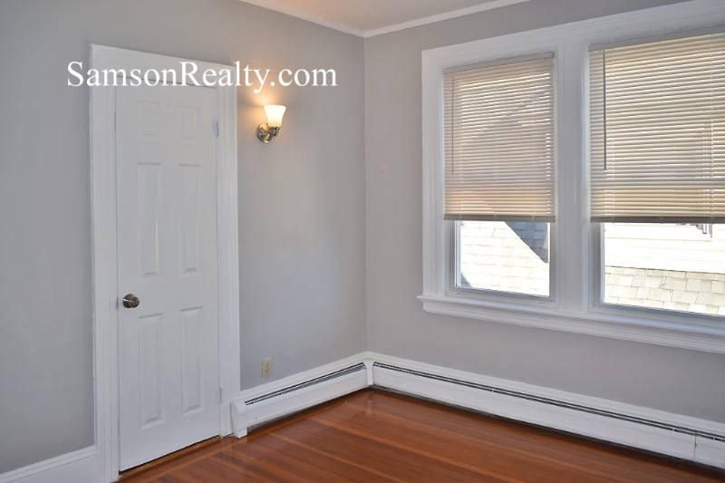 Building Photo - 136 Irving Ave