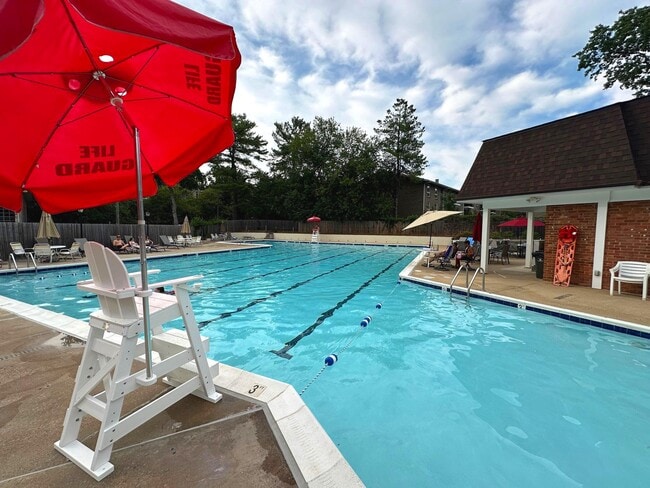 Building Photo - 411 Hampton Ct