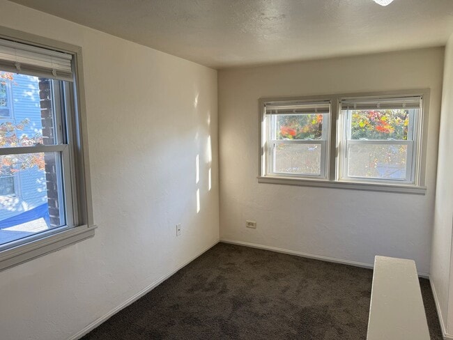 Building Photo - Charming 1 Bedroom Cottage with Bonus Room...