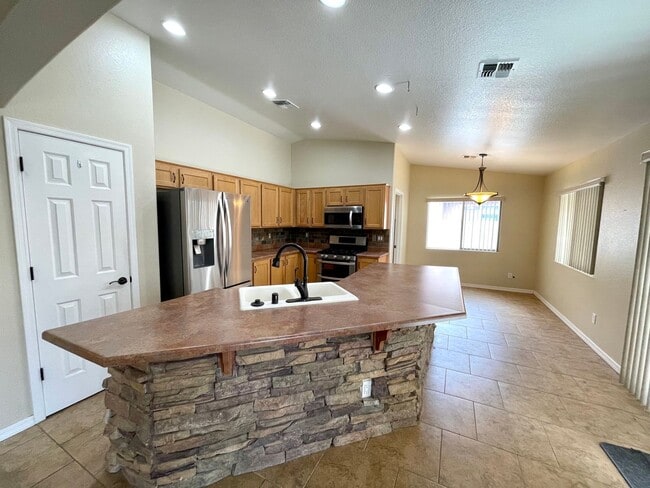 Building Photo - Beautiful 3 Bedroom Home in Cul de Sac!