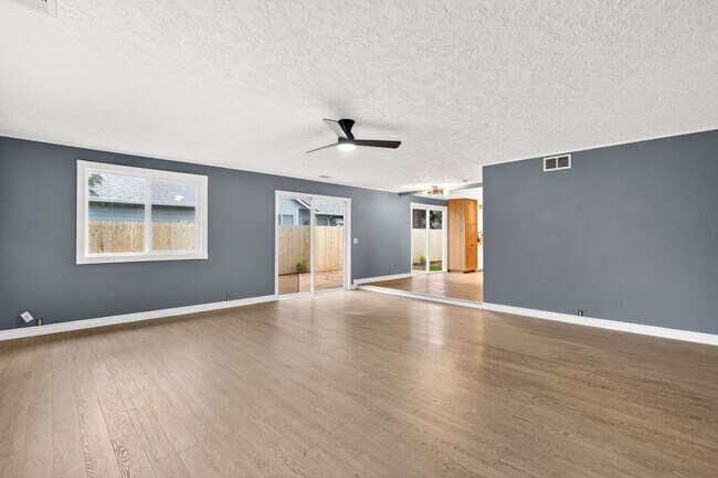 Building Photo - $1000 off 1st Month's Rent!!!  Gorgeous Ranch Style Home in the Heart of Vancouver Near Royal Oak...