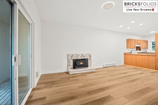 Building Photo - Live Steps from Microsoft | Stylish 2BR Condo with Fireplace & Parking