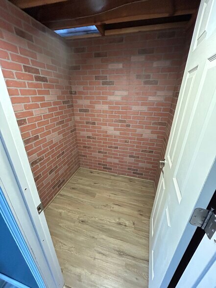 Building Photo - 6838 Moccasin St