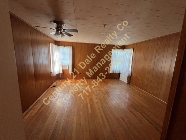 Building Photo - Lovely 3 Bedroom 1 bath all One Level Home...