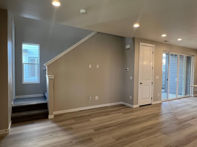 Building Photo - Brand new 3 bed 2.5 bath townhome in Stars...