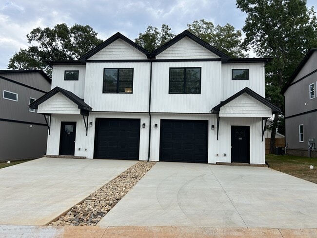 Building Photo - 112 Independence Ln