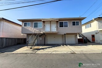 Building Photo - 516 Railroad/ 517/519 1st Lane