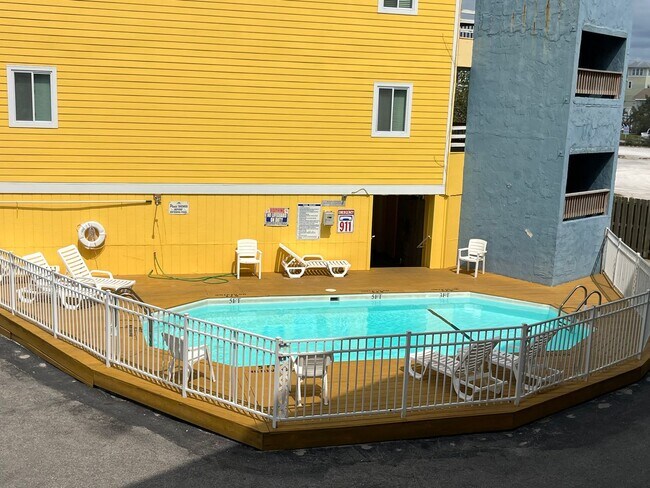 Building Photo - 302 Canal Dr