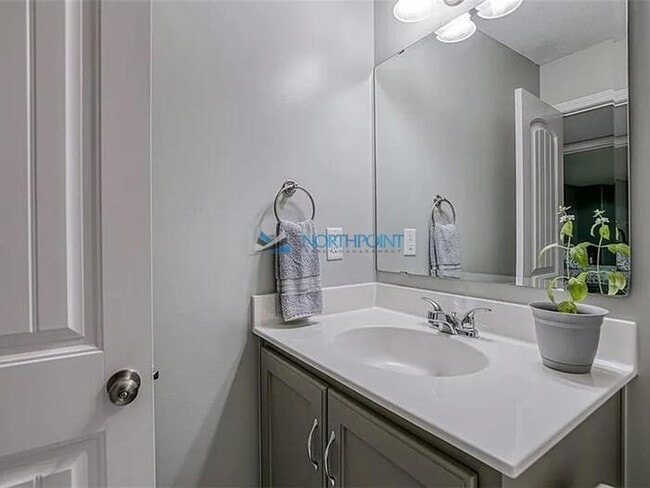 Building Photo - Gorgeous 4 bedroom, 3 bath home in Spring ...