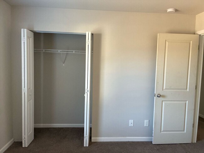 Building Photo - Lovely 3 bedroom 2 bath in Brookdale at Locust Grove Station-Ask about move in specials!