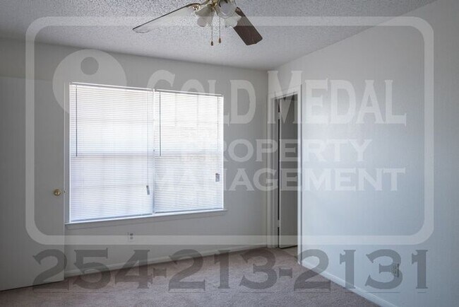 Building Photo - 1803 Cedarhill Dr