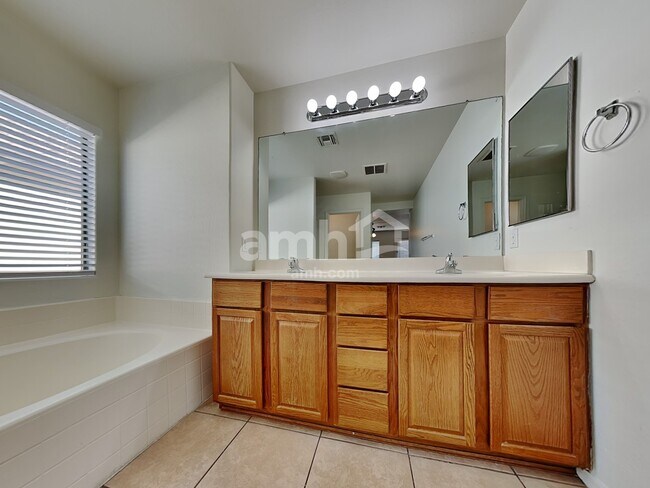 Building Photo - 7136 S 7th Ln