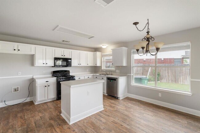 Building Photo - 1501 Van Horn Dr