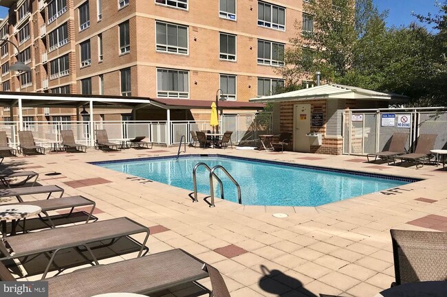 Building Photo - 355 I St SW