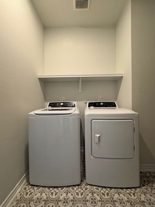 Building Photo - GORGEOUS NEWER HOME NEAR OSO BAY PRESERVE - MILITARY SPECIAL!