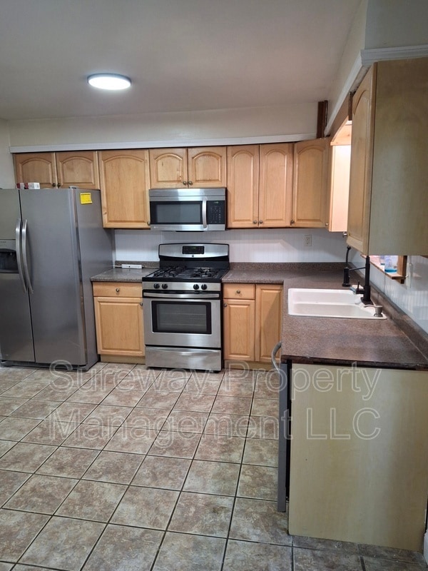 Building Photo - 1002 Belleview Blvd