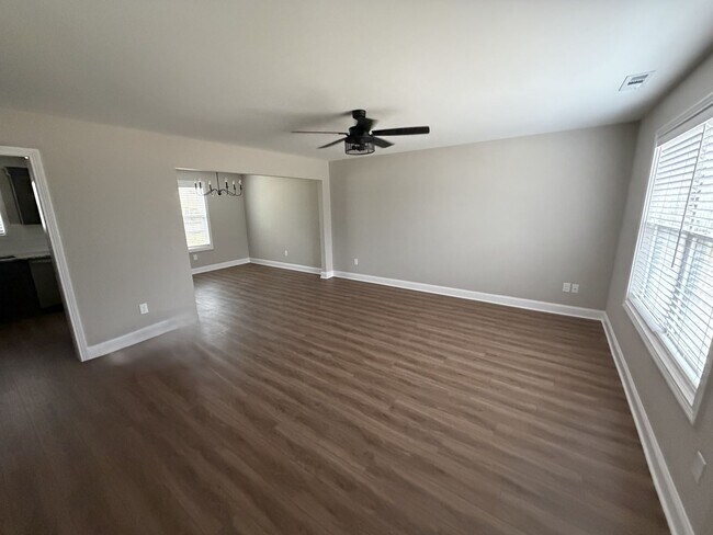 Building Photo - LOCATED IN W. KNOX...BEAUTIFUL NEW CONSTRUCTION HOME WITH 4 BEDROOMS