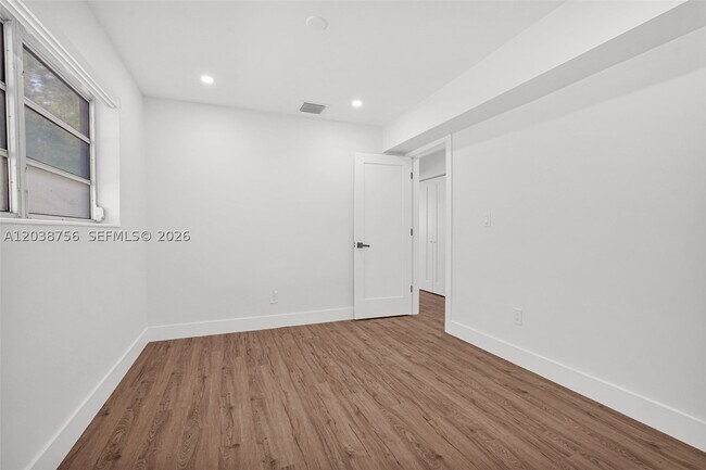 Building Photo - 8201 SW 42nd St