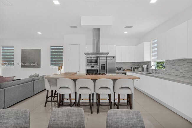 Building Photo - 7509 NW 99th Ave