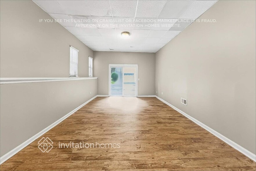 Building Photo - 6572 Oakwood Dr