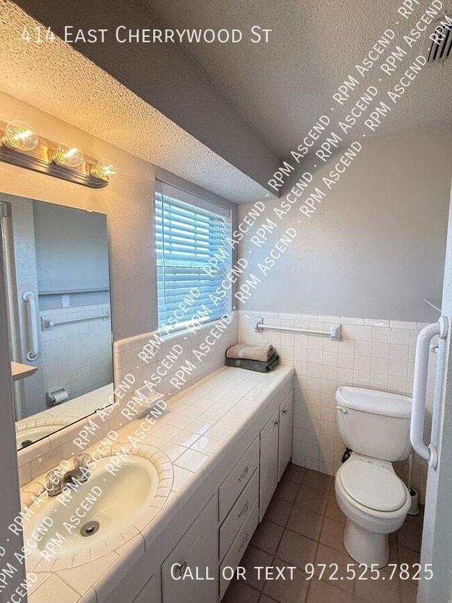 Building Photo - 414 E Cherry Wood Ln