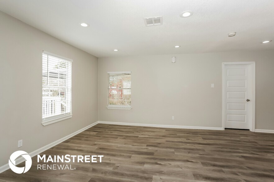 Building Photo - 1023 Hahlo St